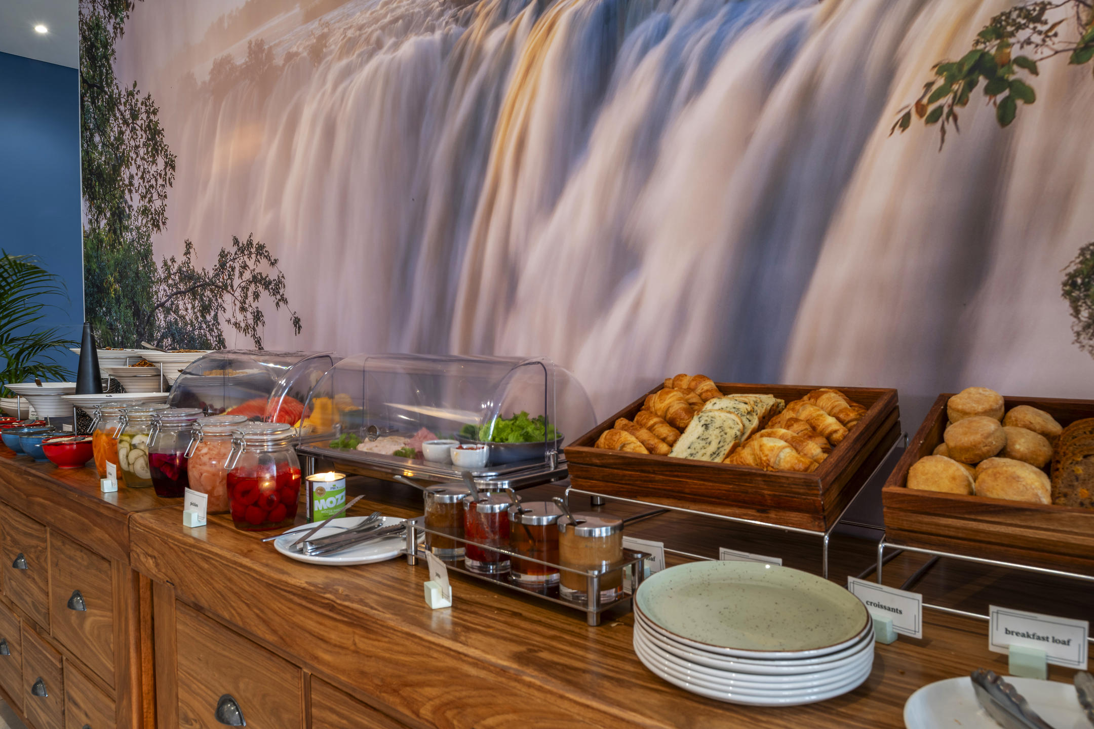 Waterfalls Lodge thumbnail 12